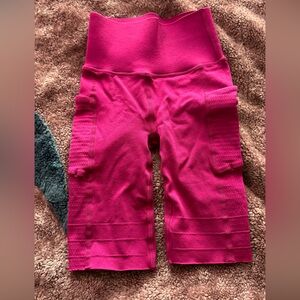 Fabletics High waisted SculptKnit Pocket Shorts, XS, w/ pocket, very berry color